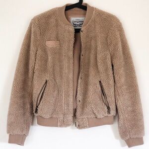 Levi’s tan sherpa zip up semi cropped warm fuzzy bomber jacket ribbed trim